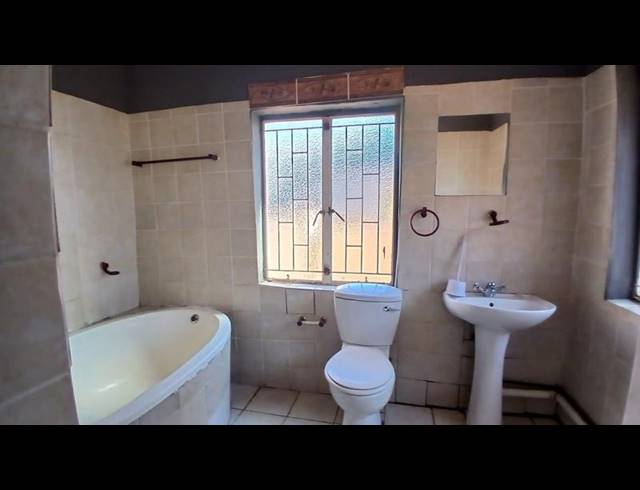 3 BEDROOM HOUSE FOR SALE IN FLORA PARK